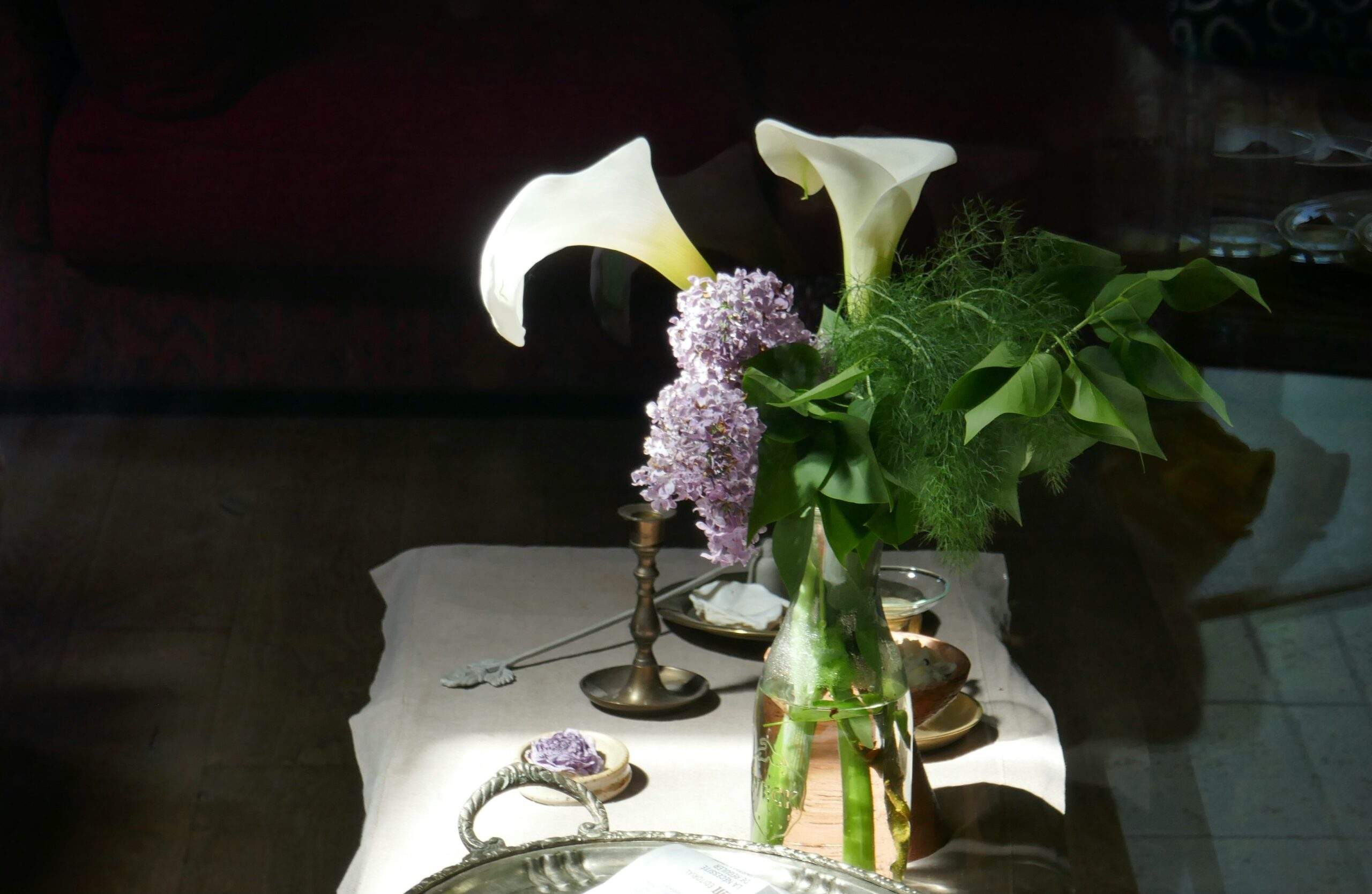 Aloe vera and lavender arranged together on a wooden table