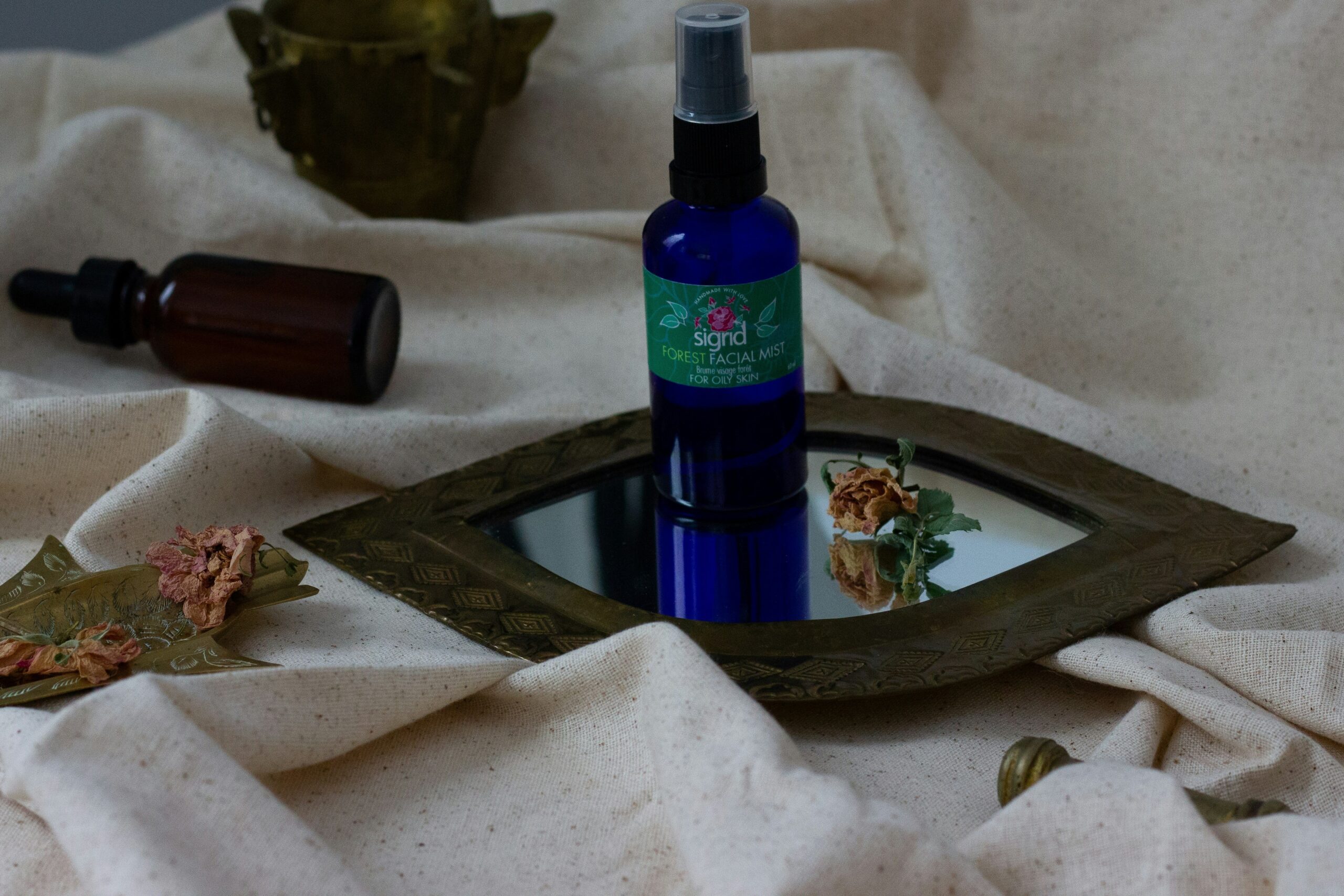 Before and after images showcasing clearer skin using organic aloe vera