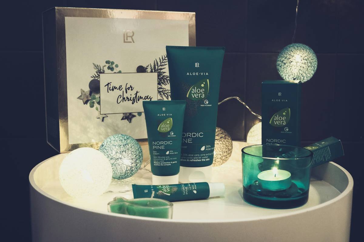 Infographic showing environmental impact of conventional vs. organic beauty products